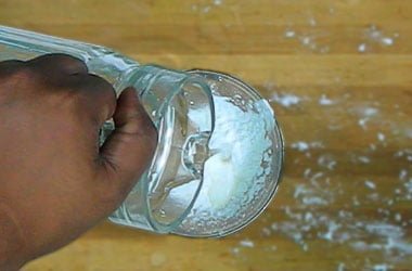 add water from jug in cornflour