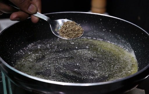 mix-cumin-seed-by-spoon
