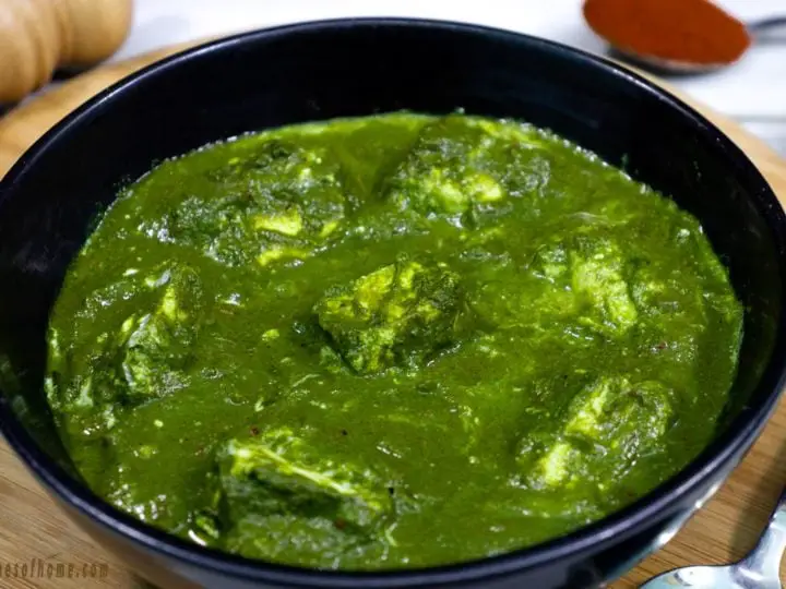 perfect-green-palak-paneer-in-black-ceramics-bowl