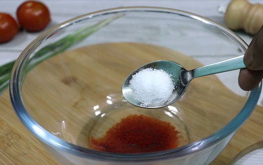 mix-kashmiri-red-chili-powder-and-salt-with-oil