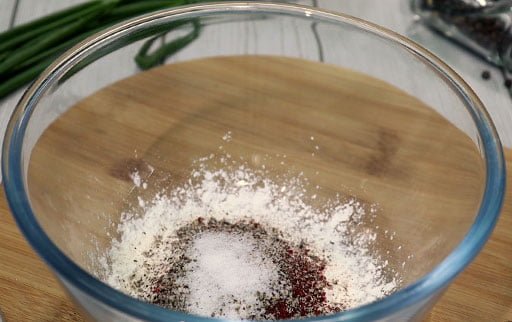 cornflour-and-spice-powder-in-glass-bowl