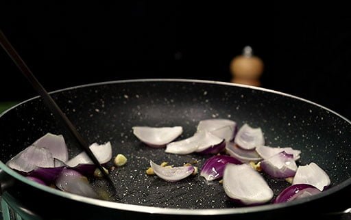 saute-onion-layer-with-spatula