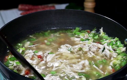 mix-chciken-soup-with-spatula