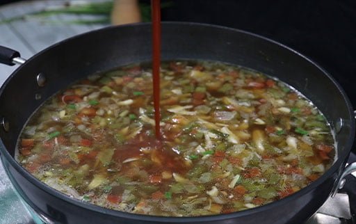 pour-red-chili-sauce-in-hot-n-sour-soup