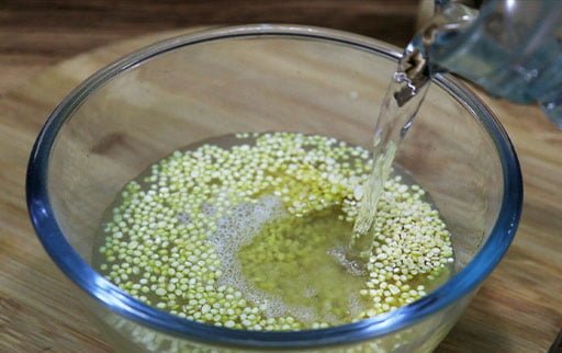 pour-water-in-moong-dal