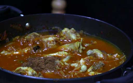 add-garam-masala-powder-with-curry