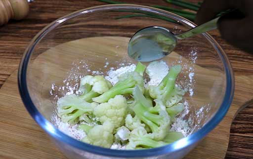 add-boiled-cauliflower-in-mixing-bowl