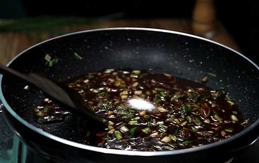 mix-salt-in-manchurian-gravy