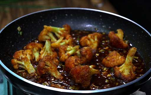 add-fried-cauliflower-in-manchurian-gravy