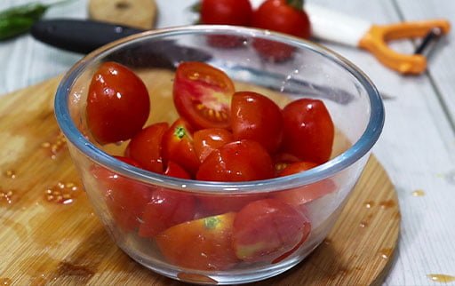 halved-cut-red-tomatoes-in-glass-bowl