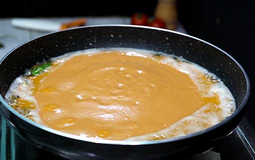 pour-smooth-shahi-puree-in-pan