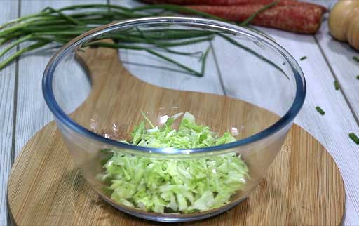 chopped-cabbage-in-glass-bowl