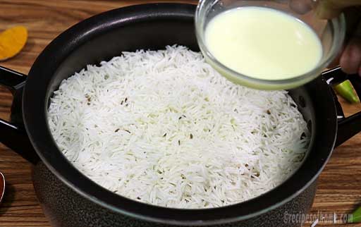 pour-kesar-milk-over-rice