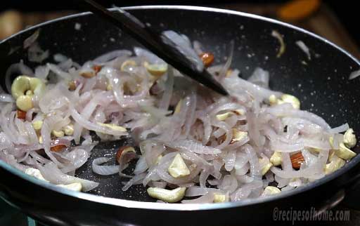 saute-cashew-and-almond-with-onions