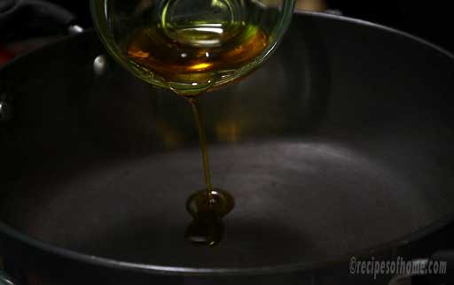 pour-oil-in-a-kadai