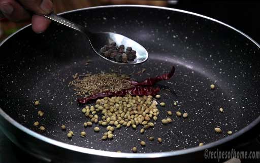 cumin-seed-coriander-seed-dry-red-chili-black-pepper-are-the-ingredients-of-kadai-masala