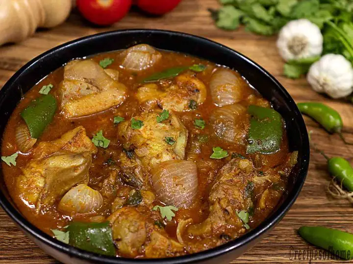 kadai-chicken-recipe-in-black-serving-bowl