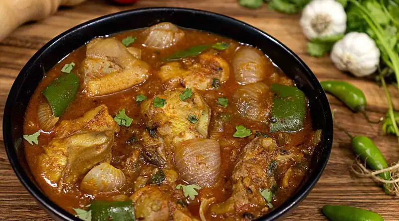 kadai-chicken-recipe-in-black-serving-bowl