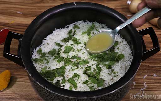 sprinkle-chopped-coriander-leaves-pudian-leaves-and-desi-ghee