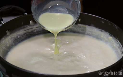 pour-saffron-milk-in-it