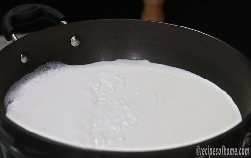 boil-the-milk-in-medium-flame