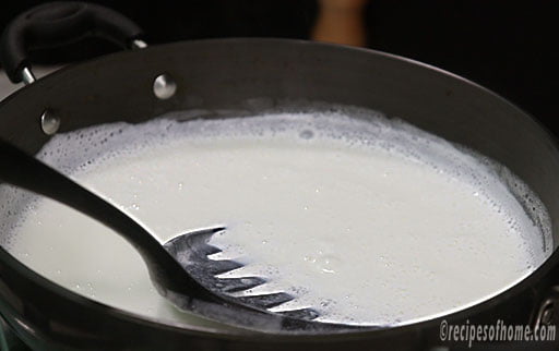 stir-the-milk-one-to-two-minute