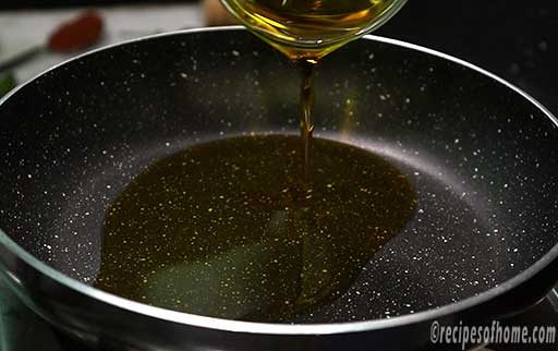 pour-oil-in-pan-and-heat-in-medium-flame