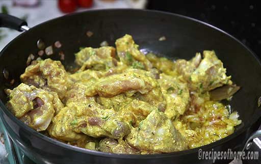 add-marinated-chicken-pieces-in-kadai