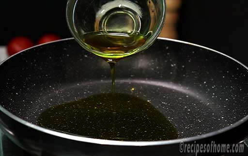 pour-oil-in-pan