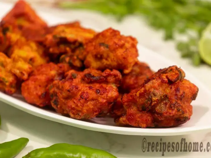 delicious-chicken-pakora-recipe-serve-with-chat-masala-and-lemon-from-top