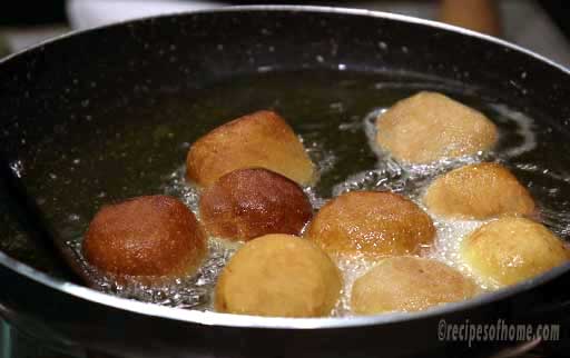fry-gulab-jamun-ball-till-golden-brown