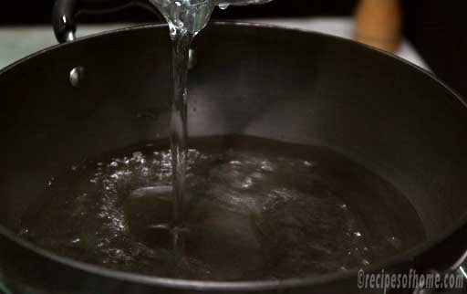 pour-water-to-make-sugar-syrup