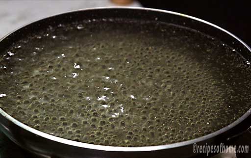 sugar-syrup-starts-boiling