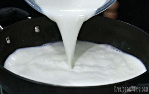 pour-milk-in-heavy-bottom-pan