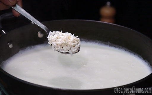 add-soaked-rice-in-milk