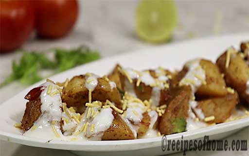 sprinkle sev on aloo chaat