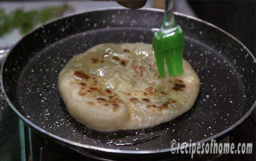 apply oil ghee or butter on aloo paratha