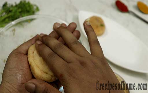 cover the opening mouth of aloo tikki