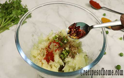 half tea spoon of chopped green chili and red chili flakes