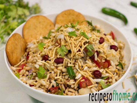 bombay bhel puri recipe serve on white bowl