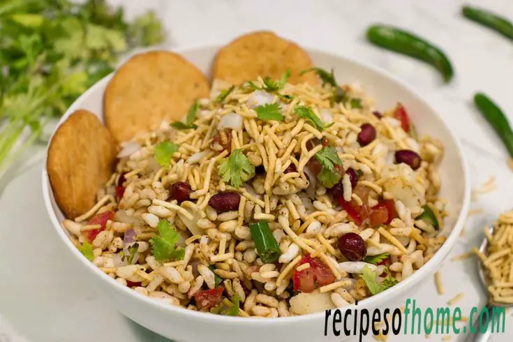 bombay bhel puri recipe serve on white bowl