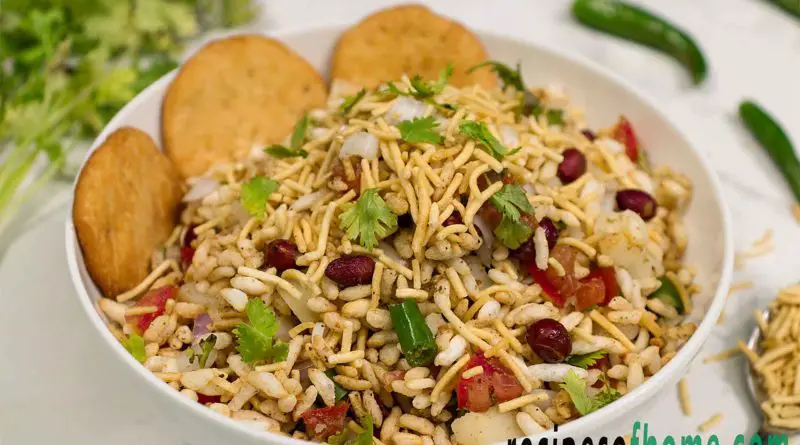 bombay bhel puri recipe serve on white bowl