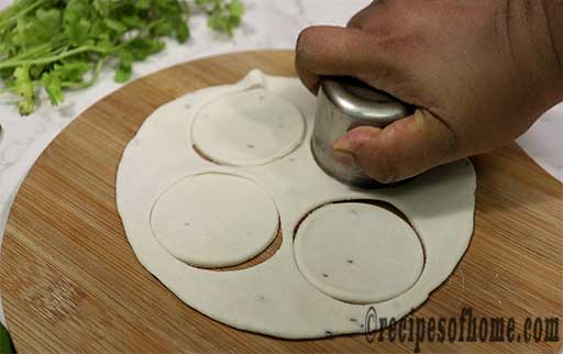 cut the dough into small puri