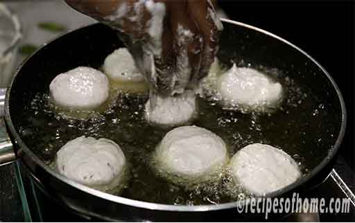 add 3 tbsp batter to make vada