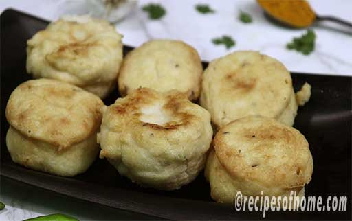 place the vada on serving plate