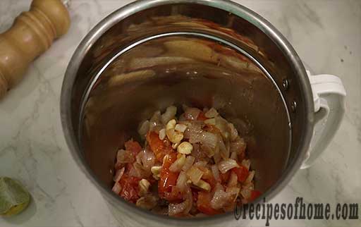 blend tomato onion cashew mixture