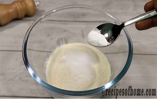 pour maida,sooji,pinch of salt,baking soda in a mixing bowl