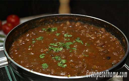 sprinkle a few tablespoon of freshly chopped coriander leaves