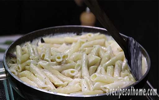 toss pasta properly in white sauce
