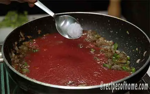 pour tomato puree and salt